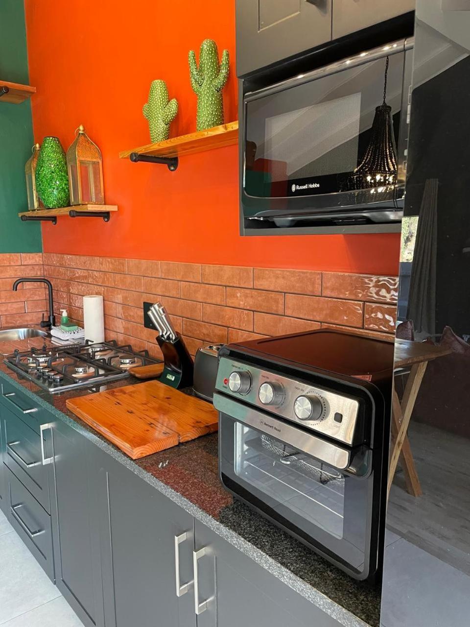 Periwinkle, Grove ,Acorn & Sage Cottages Clarens Bilik gambar