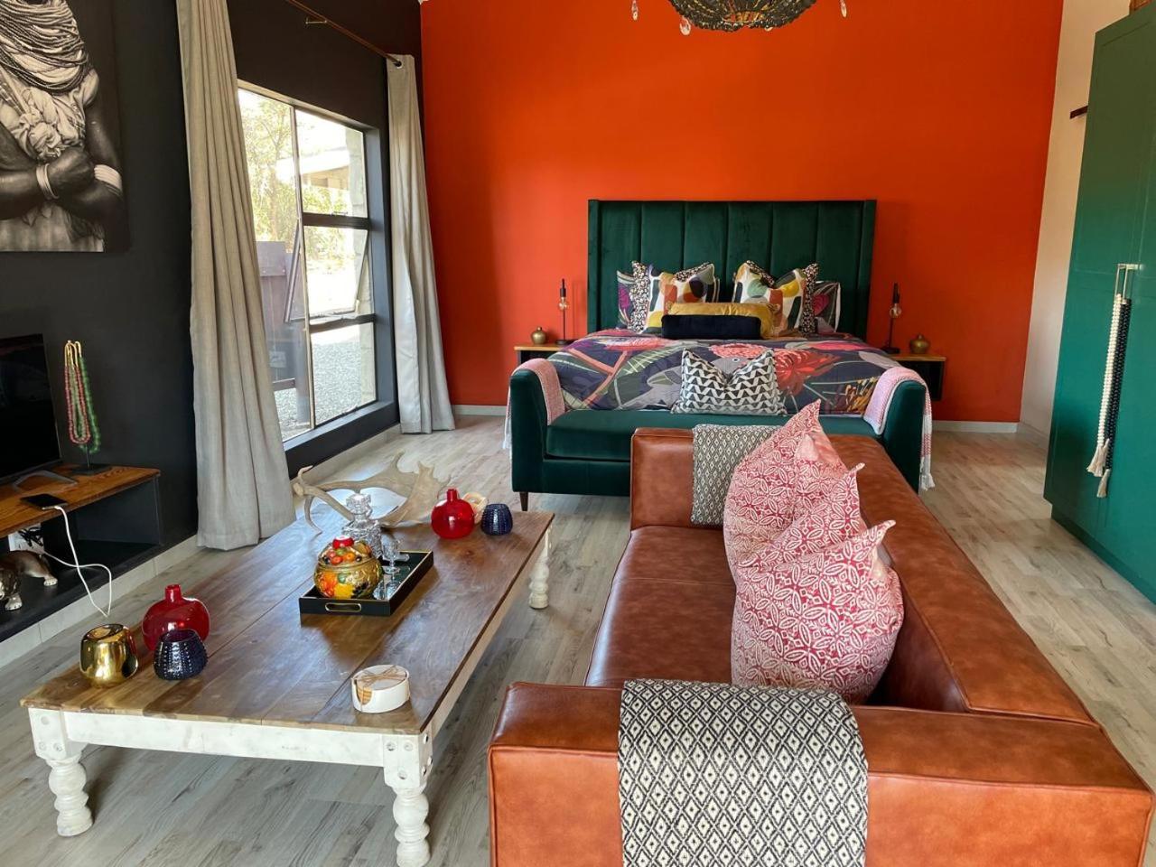 Periwinkle, Grove ,Acorn & Sage Cottages Clarens Bilik gambar