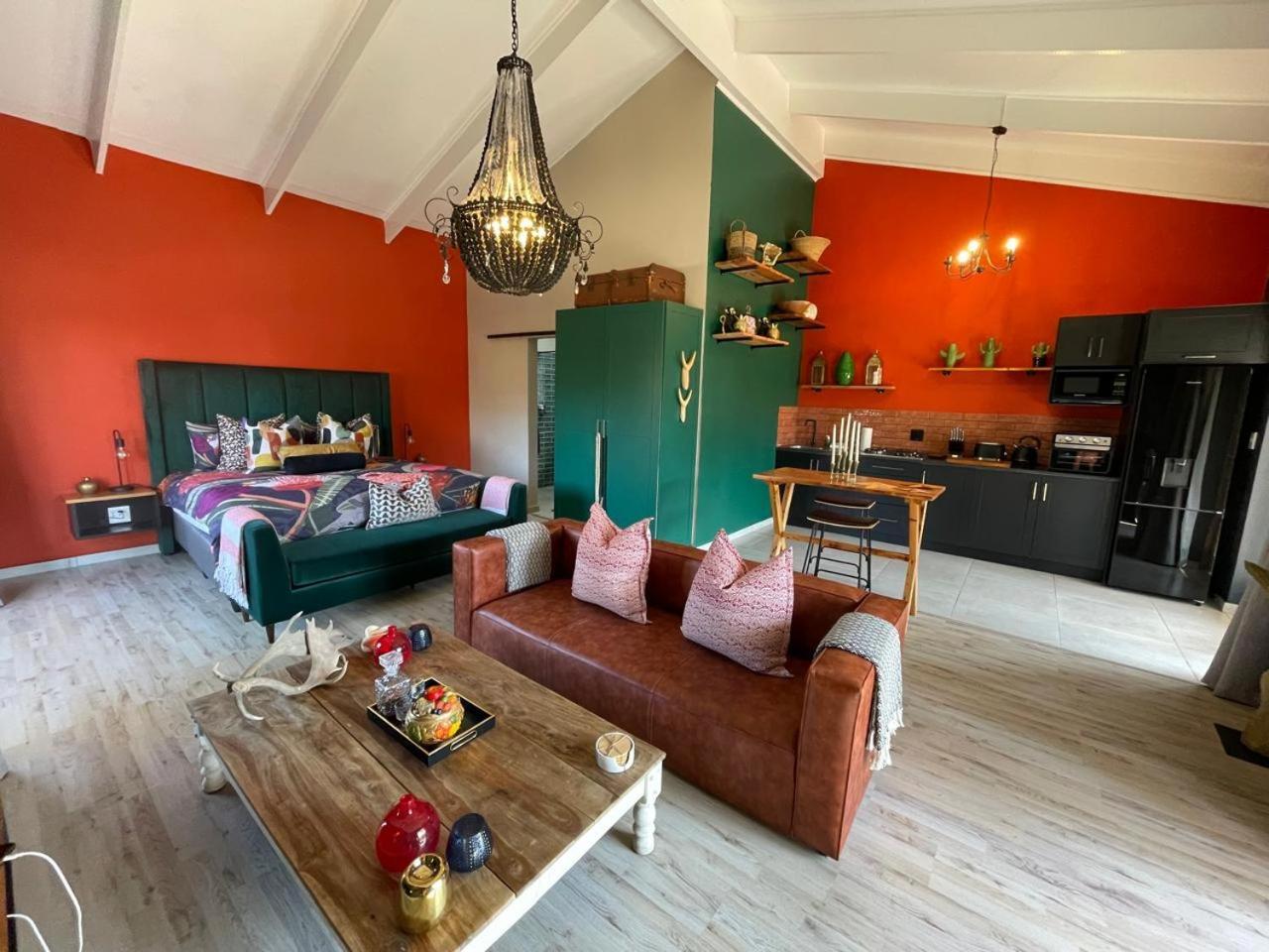 Periwinkle, Grove ,Acorn & Sage Cottages Clarens Bilik gambar