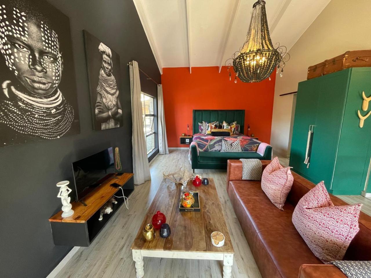 Periwinkle, Grove ,Acorn & Sage Cottages Clarens Bilik gambar